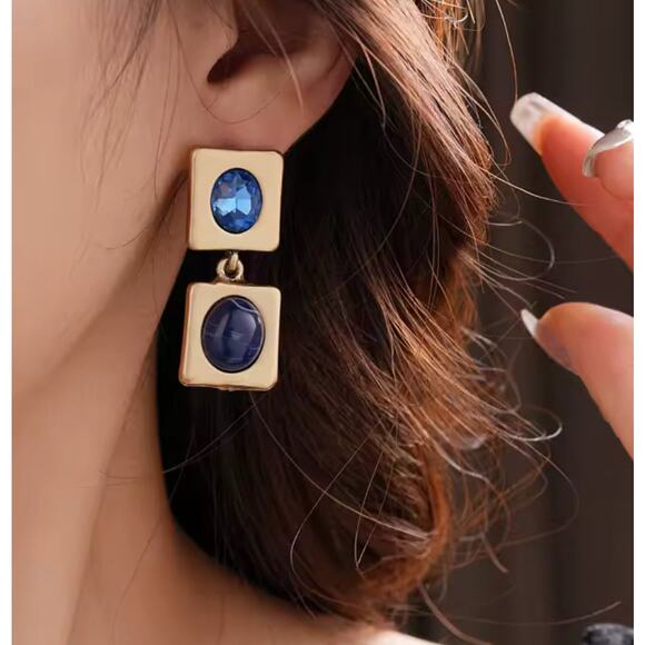 Pierced matte gold square and blue stone necklace and earring set - Picture 2 of 4